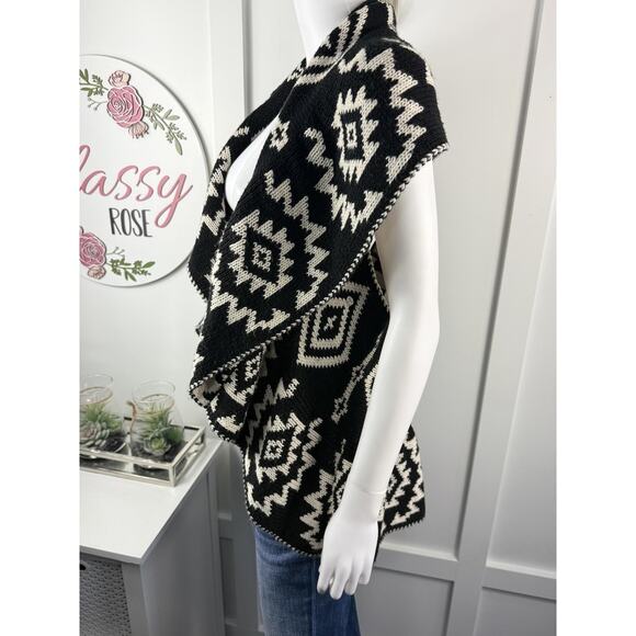 Beautiful Sweater Size M - Picture 2 of 4